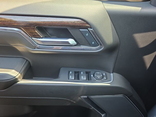 Used 2024 Gray GMC Elevation image 31