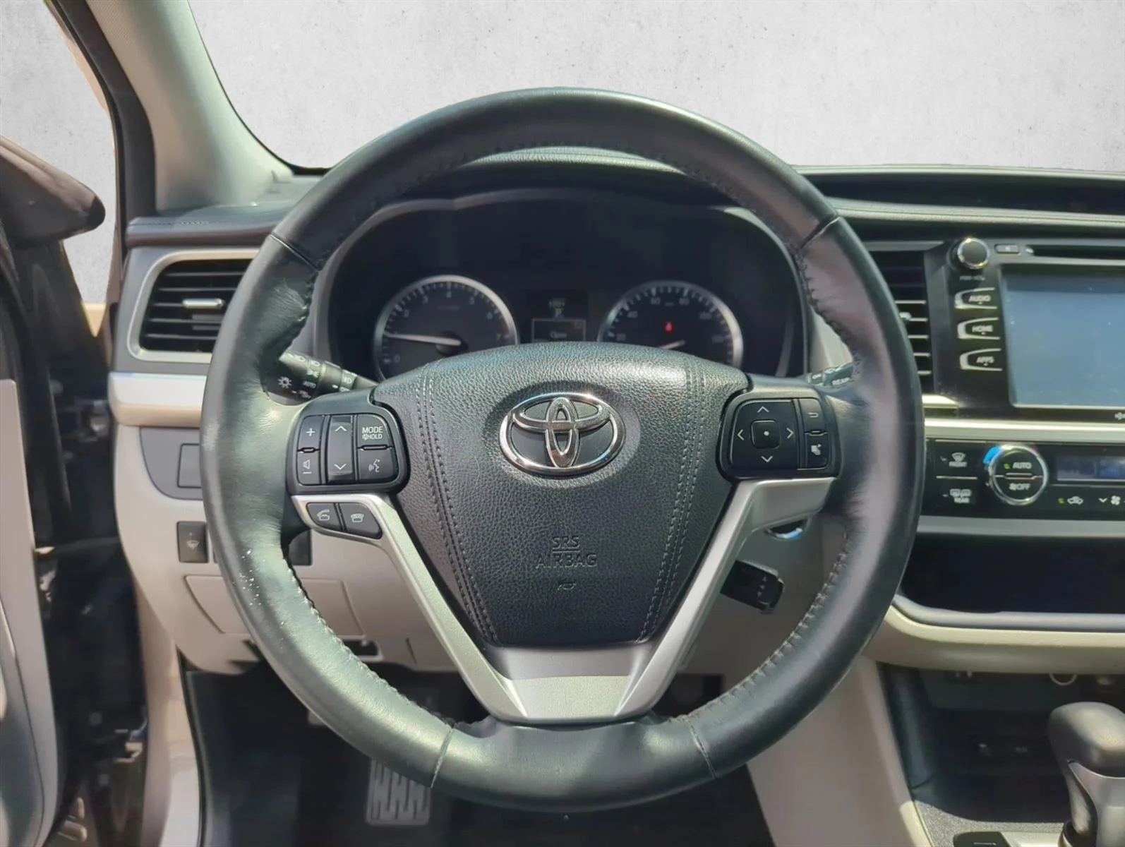 Used 2015 Predawn Gray Mica Toyota XLE image 17