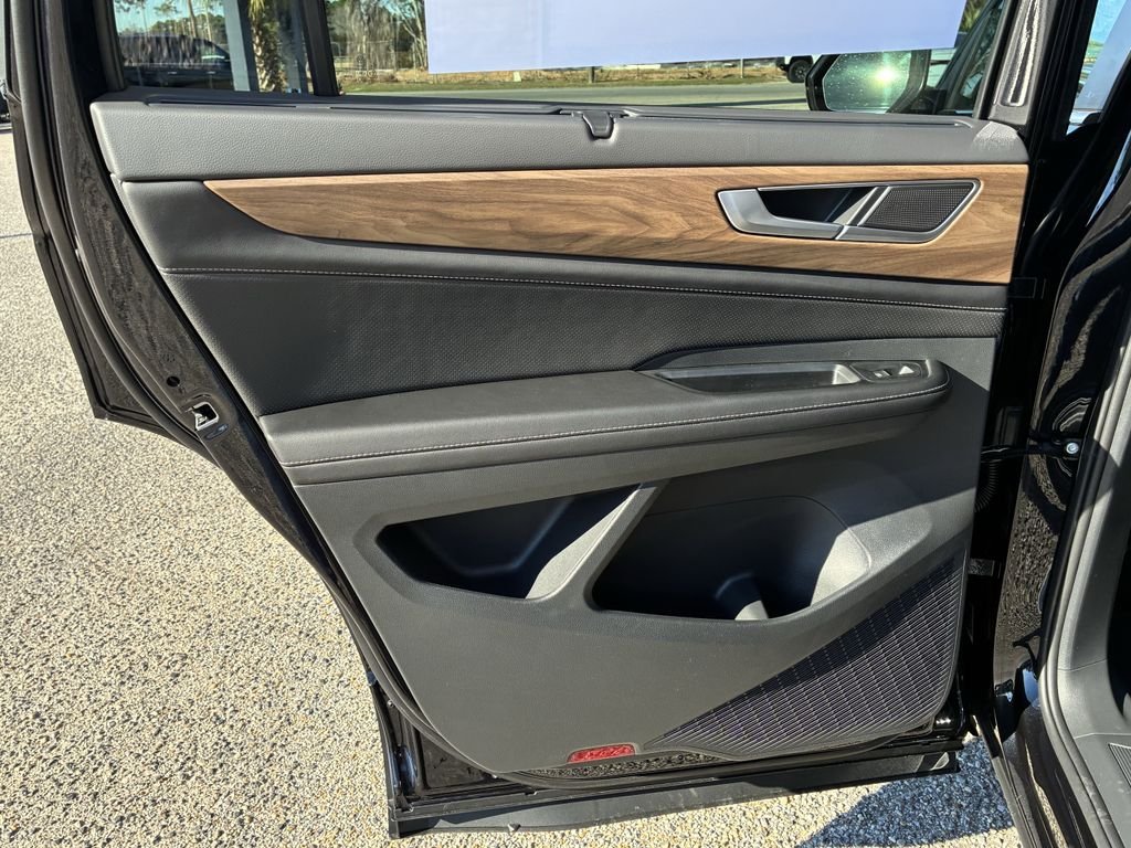 New 2026 Black Volkswagen 2.0T SE w/Technology image 27