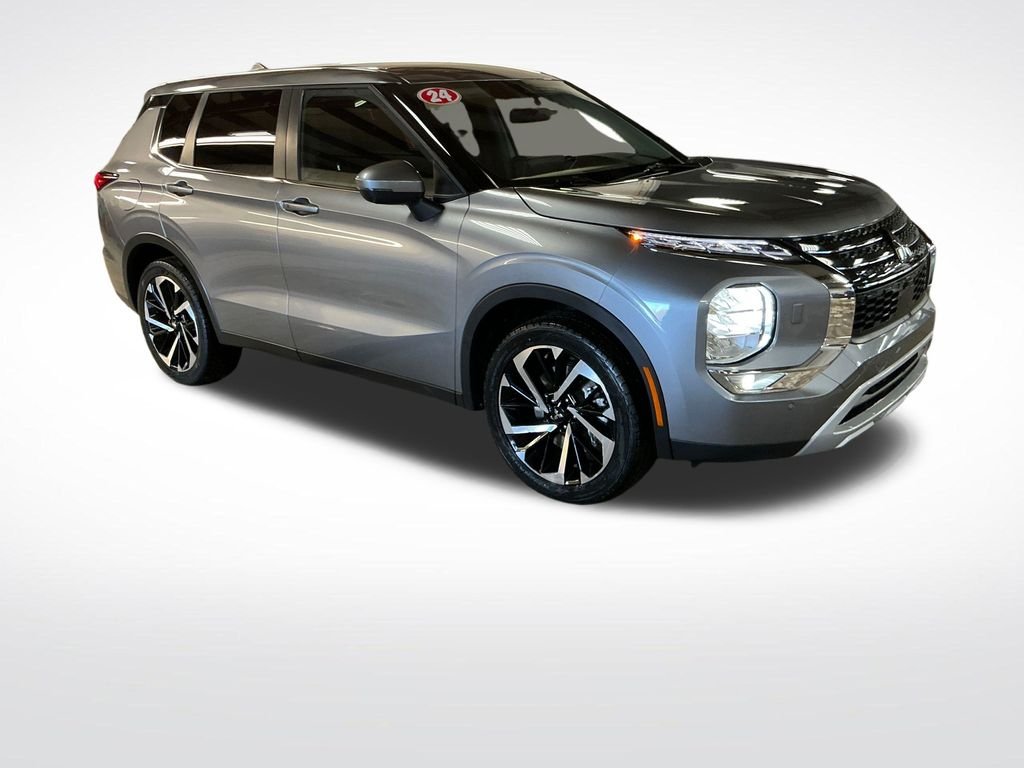 Used 2024  Mitsubishi SE image 7