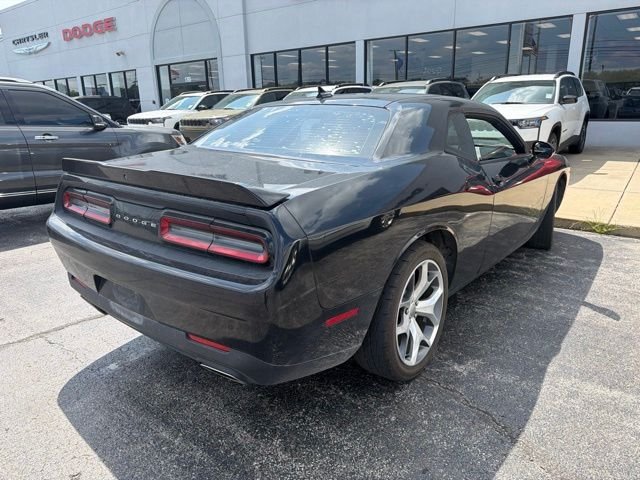 Used 2016 Black Dodge SXT image 7