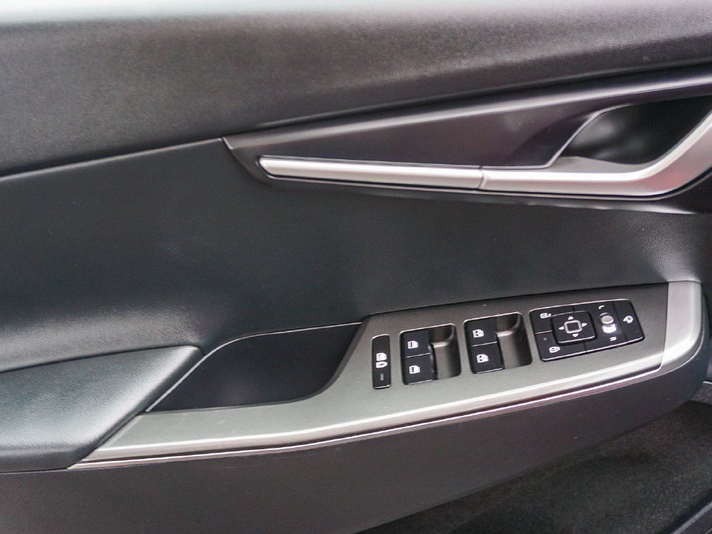 Used 2024 Red Kia Light image 19