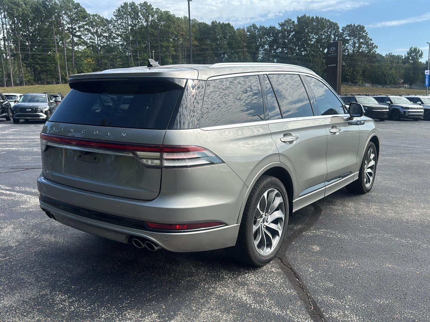 Used 2023 Jewel Sandstone Metallic Premium Colorant Lincoln Grand Touring image 3