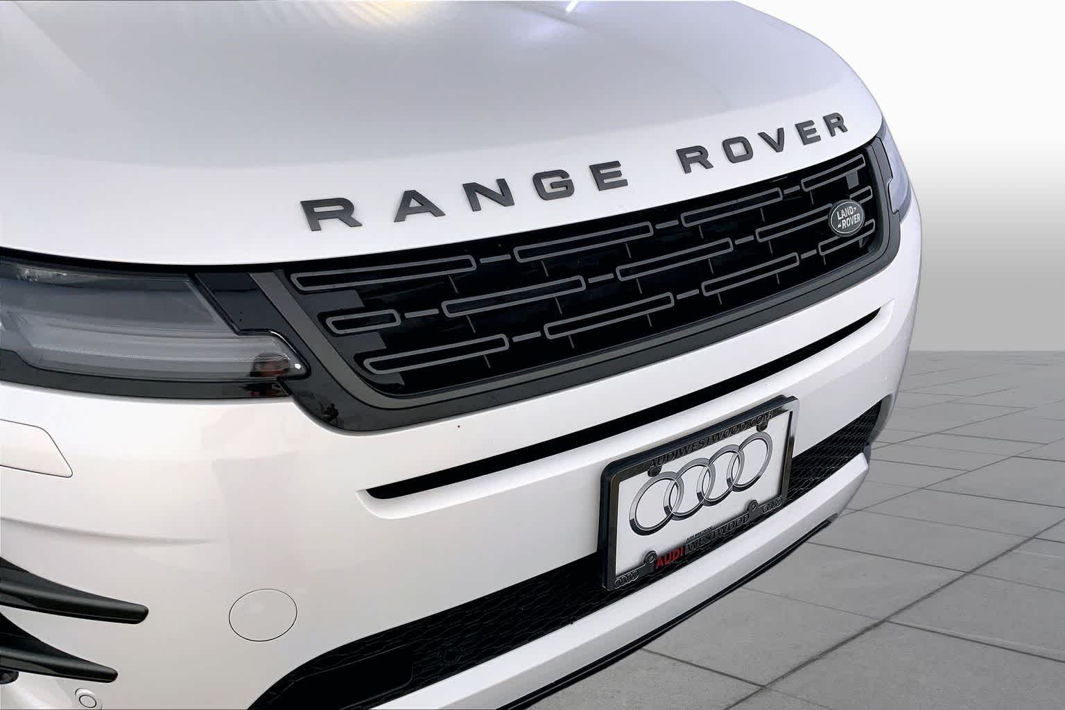 Used 2026 Ostuni Pearl White Premium Metallic Land Rover Dynamic SE image 33