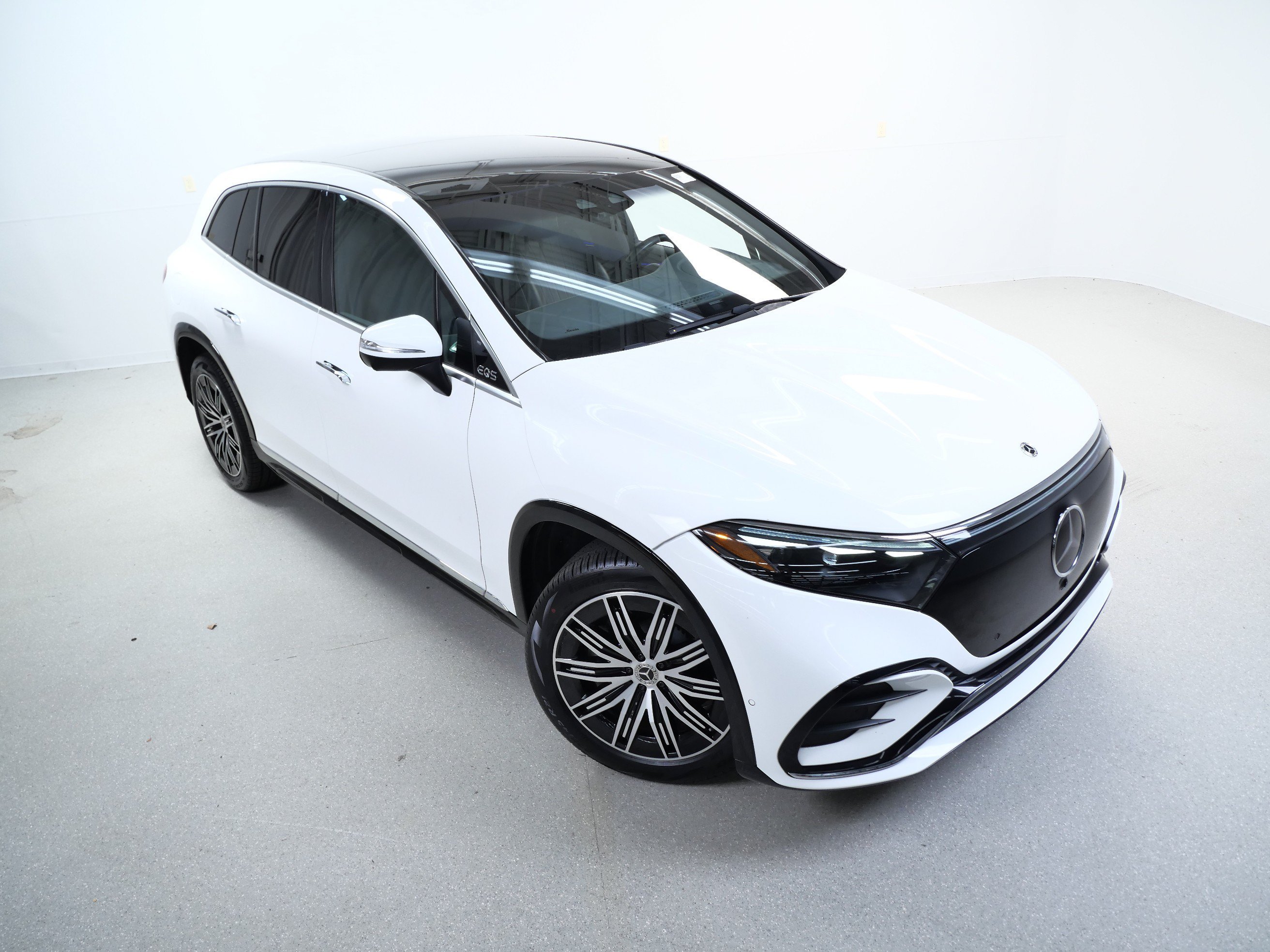 Certified Used 2023 Polar White Mercedes-Benz EQS 580 image 4