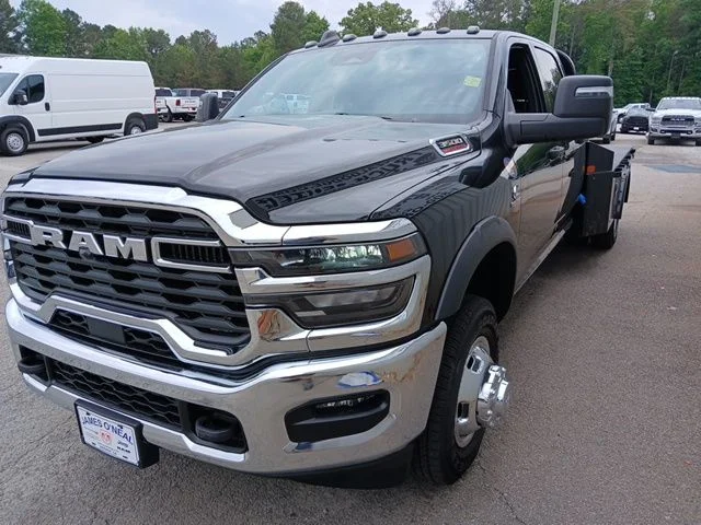 New 2026 Diamond Black Crystal Pearl-Coat Exterior Paint RAM Tradesman image 10