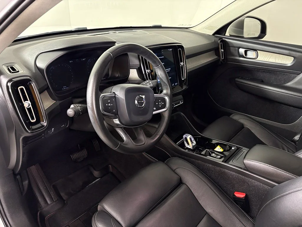 Used 2020 White Volvo T5 Inscription image 16