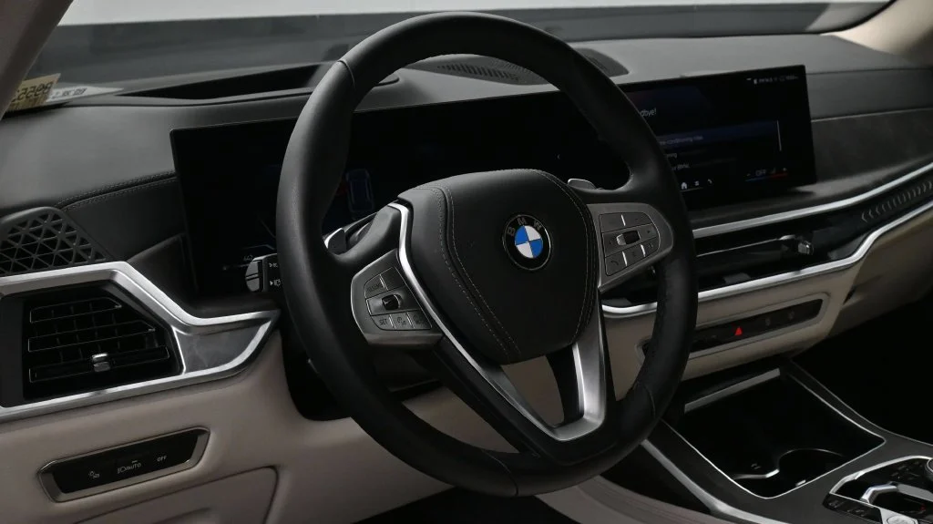 2025 BMW X7 40i - Photo 9