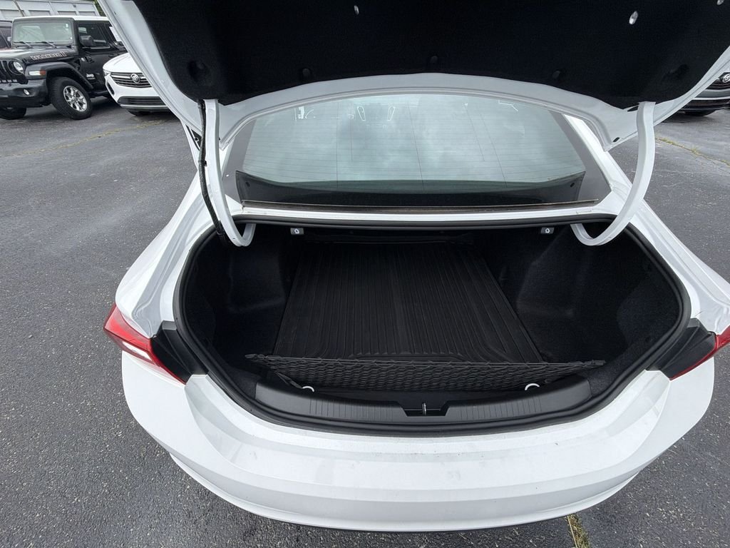 Used 2022 White Chevrolet LS image 22