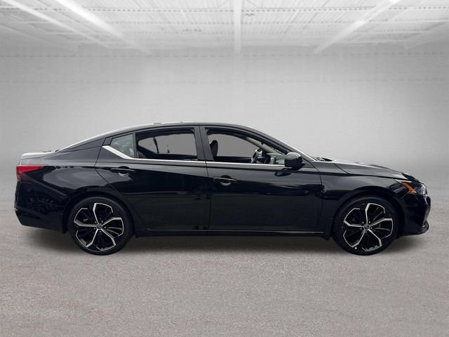 Used 2024 Super Black Nissan 2.5 SR image 5