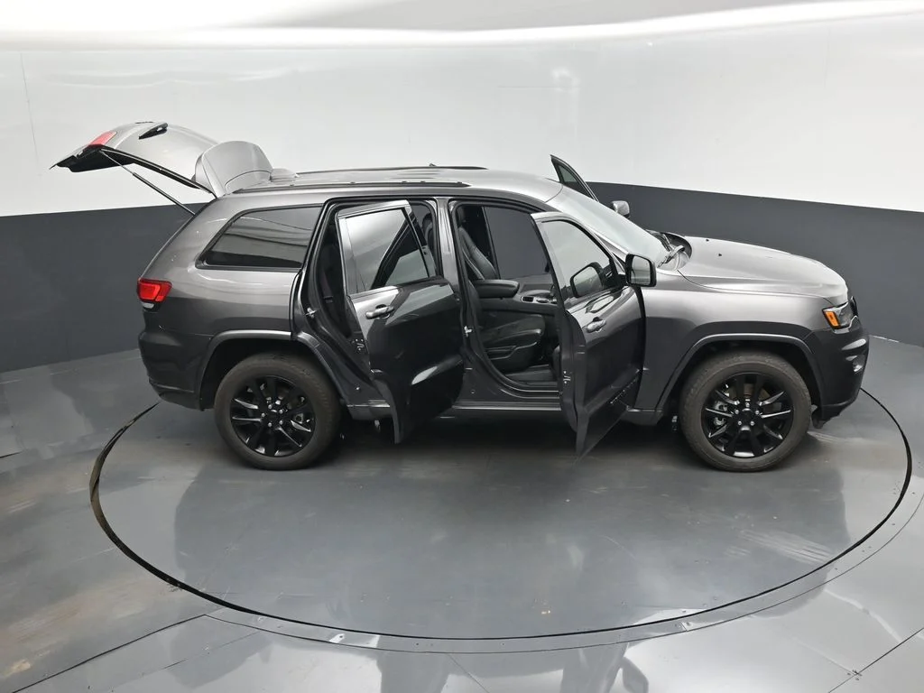 Used 2021 Gray Jeep Laredo X image 18