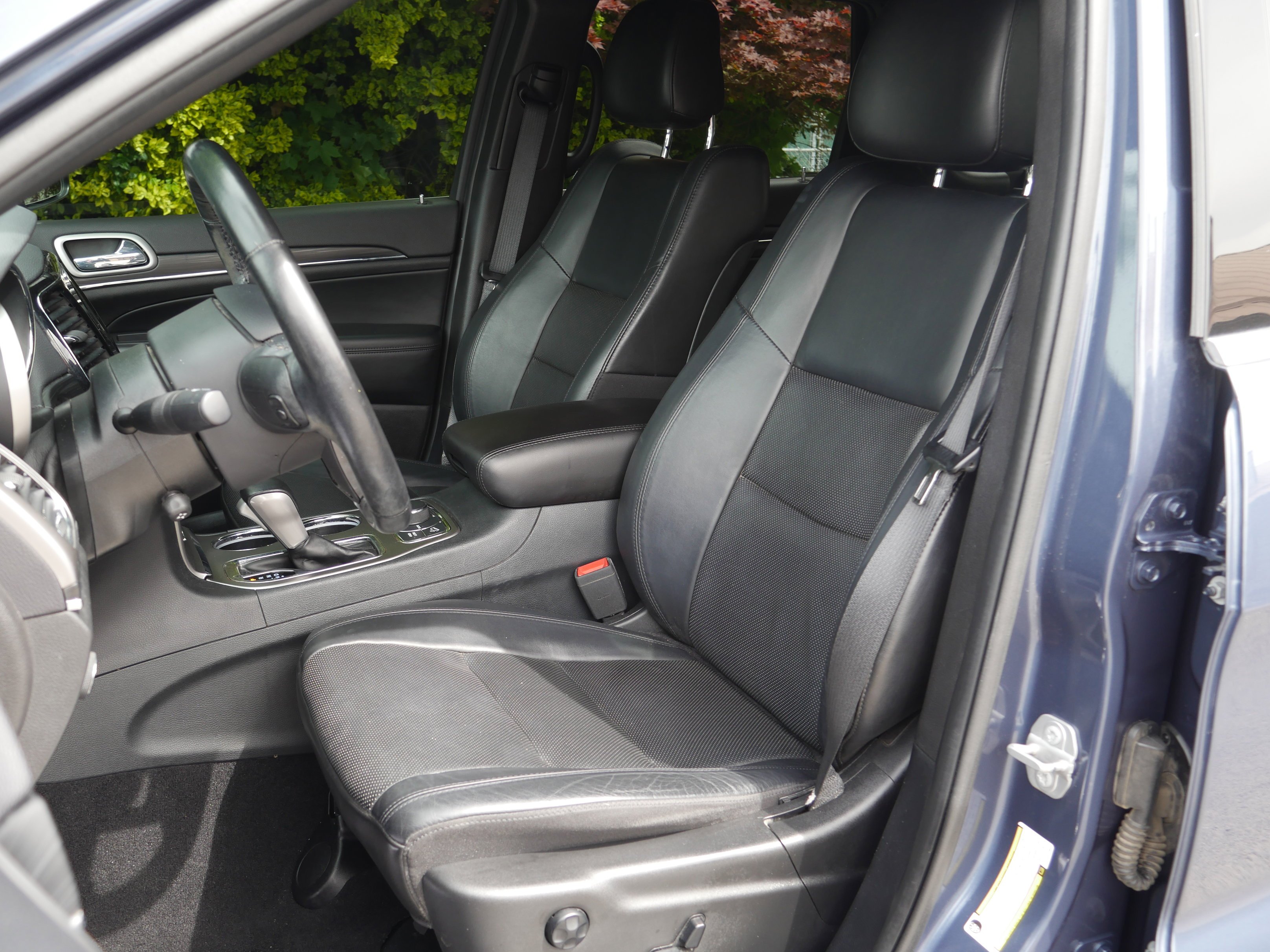 Used 2020 Slate Blue Pearlcoat Jeep Limited image 35