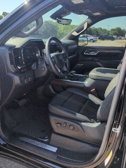 Used 2025 Black Chevrolet High Country image 6