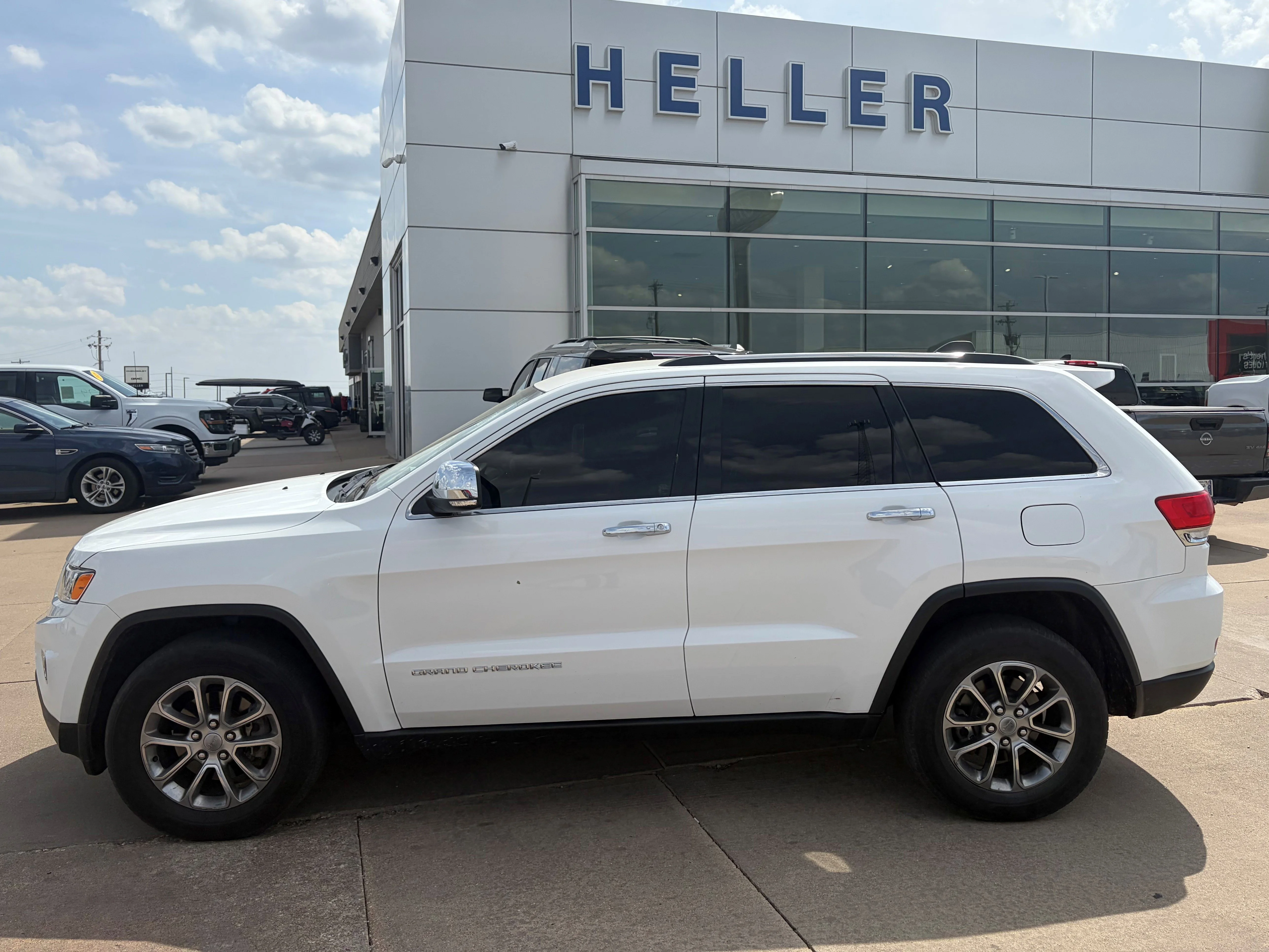 Used 2014 Bright White Clearcoat Jeep Limited image 3