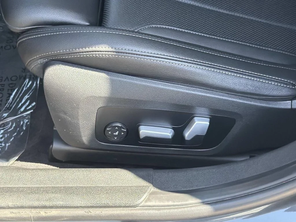 Used 2022 MINERAL GREY METALLIC BMW 330e image 25
