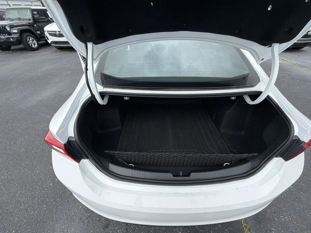 Used 2022 White Chevrolet LS image 22