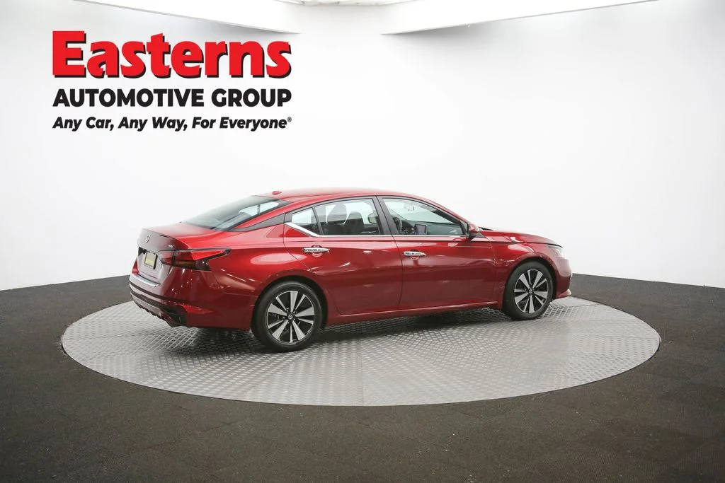 Used 2021 Red Nissan 2.5 SV image 42