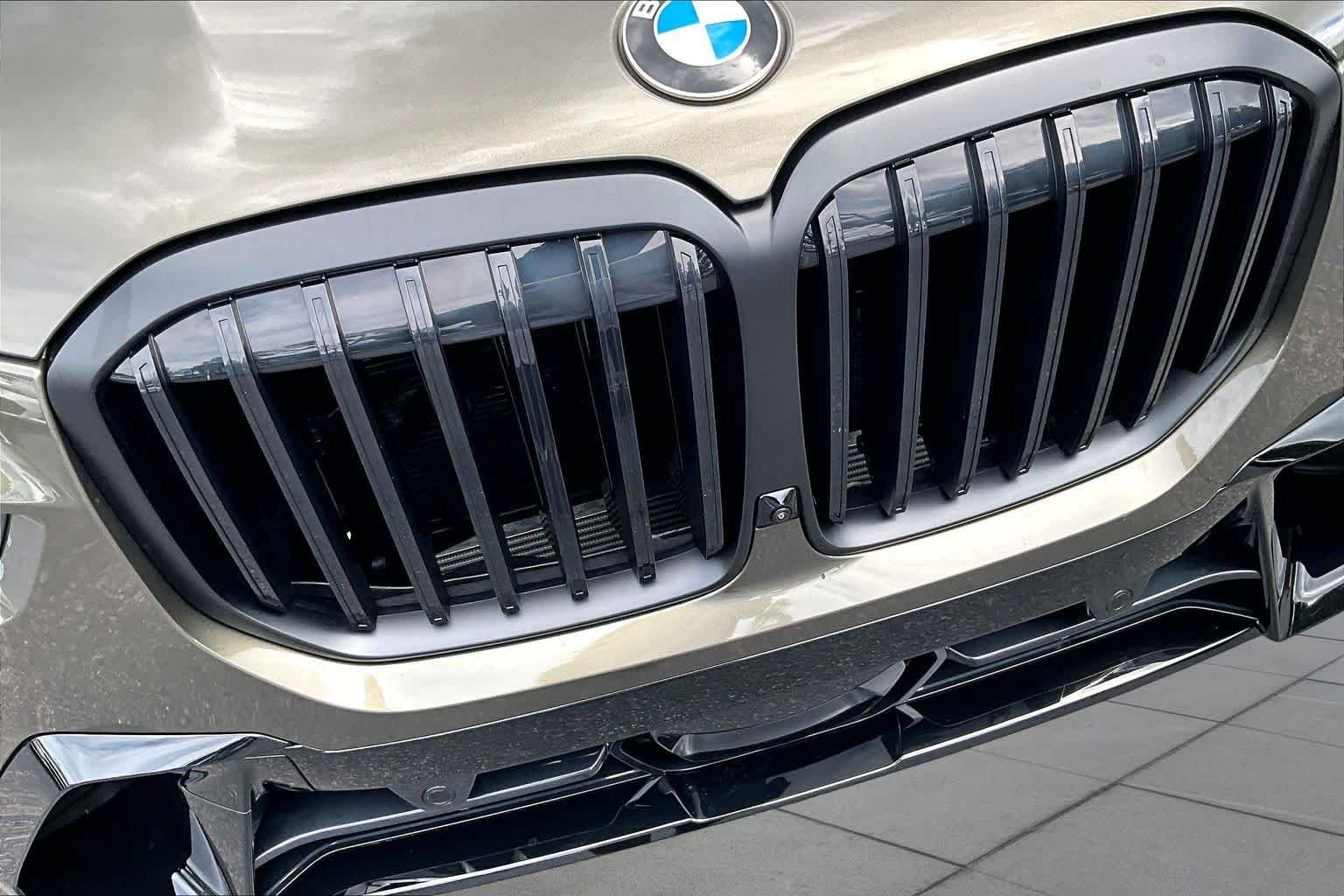 Certified Used 2025 Manhattan Green Metallic BMW xDrive40i image 30