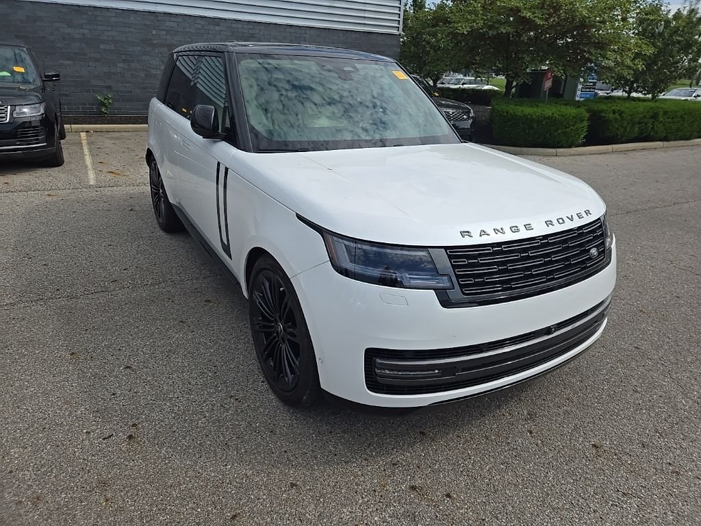 Used 2024 Icy White SV Bespoke Special Effect Gloss Land Rover Autobiography image 3