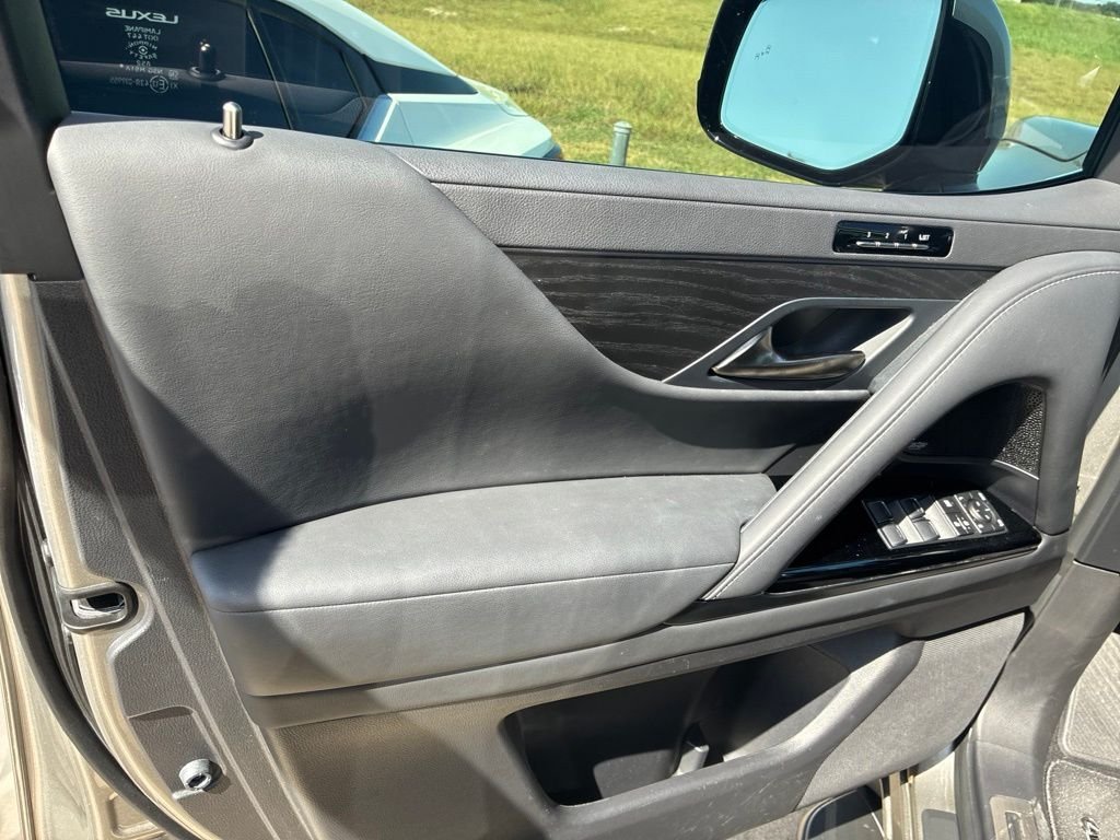 Used 2022 Silver Lexus 600 Luxury image 10