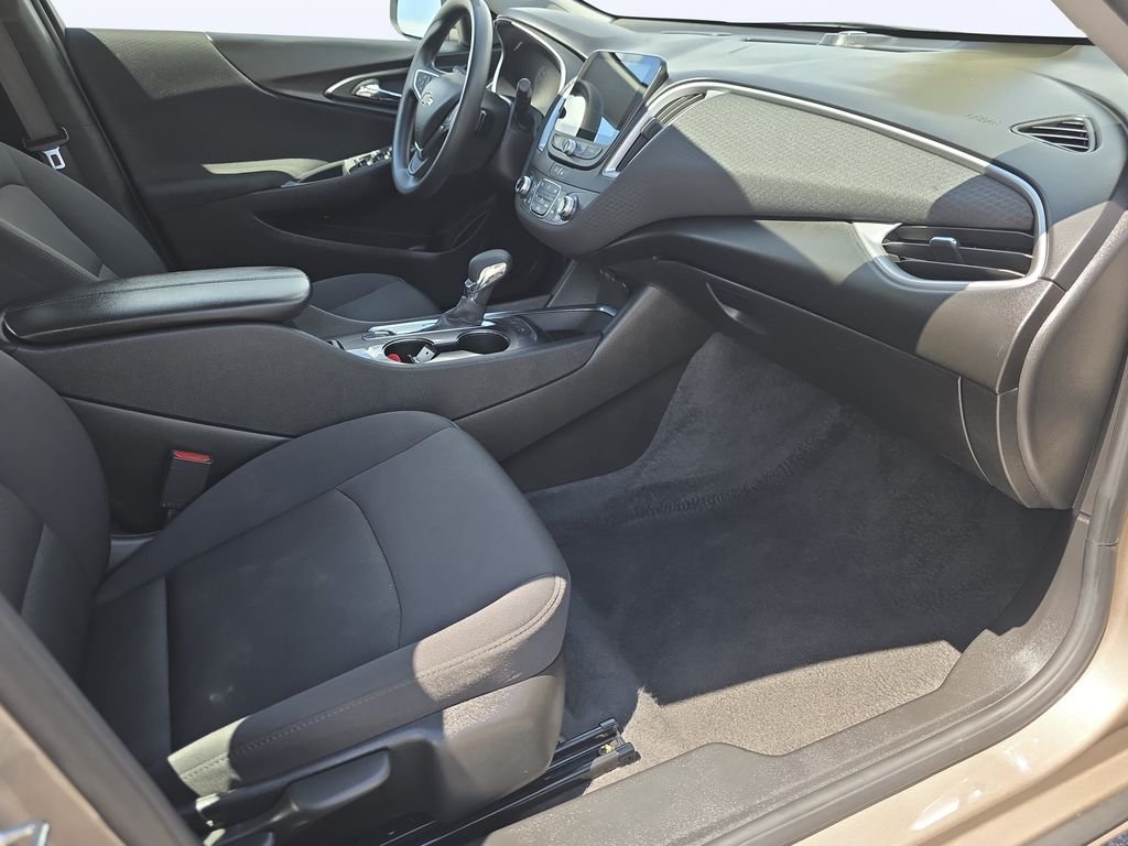 2025 Chevrolet Malibu 1LT - Photo 33