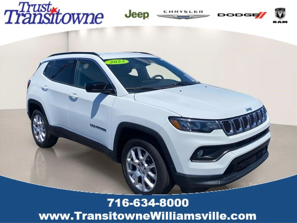 Used 2023 Bright White Clearcoat Jeep Latitude Lux image 1