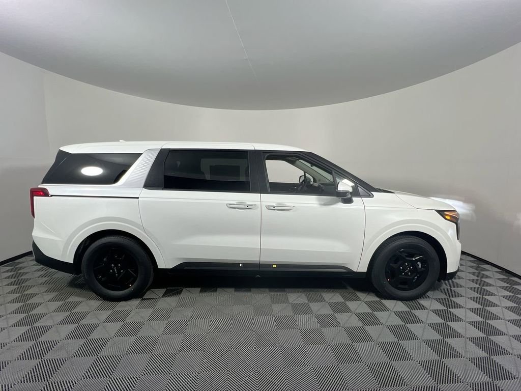 New 2026 Snow White Pearl Kia LXS image 2