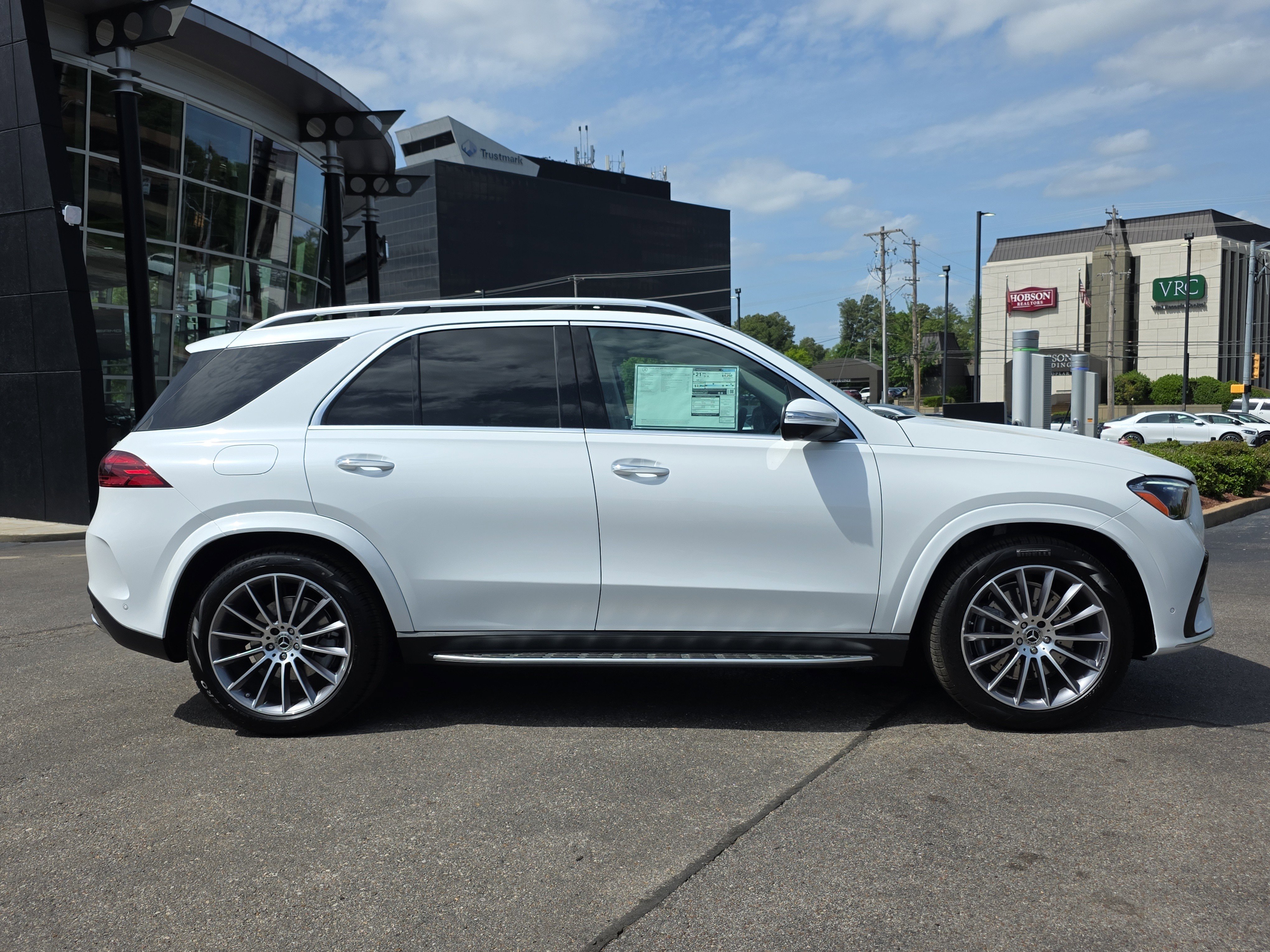 New 2026 MANUFAKTUR Moonlight White Metallic Mercedes-Benz GLE 450 image 35