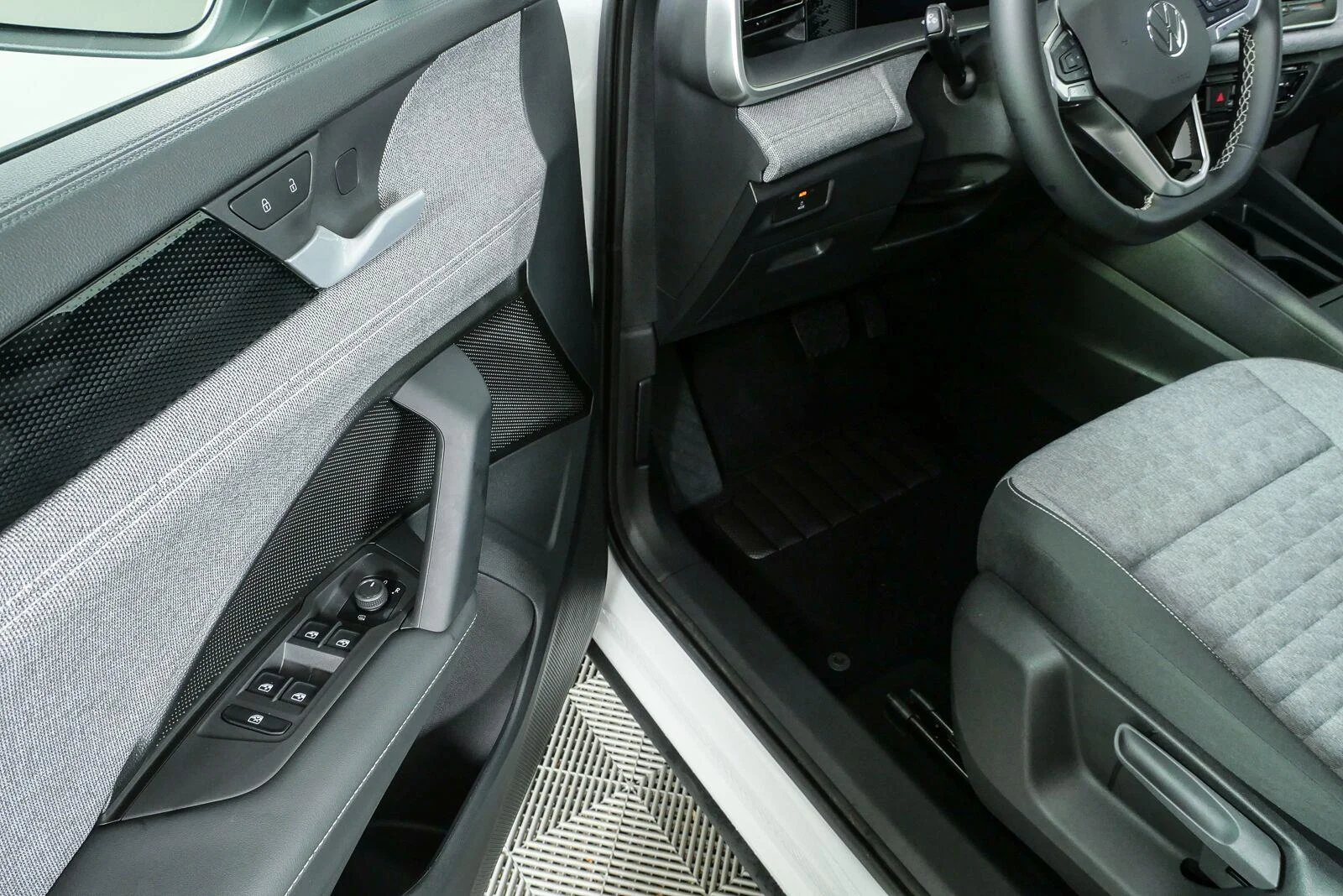 Certified Used 2025 Pure White Volkswagen S image 7