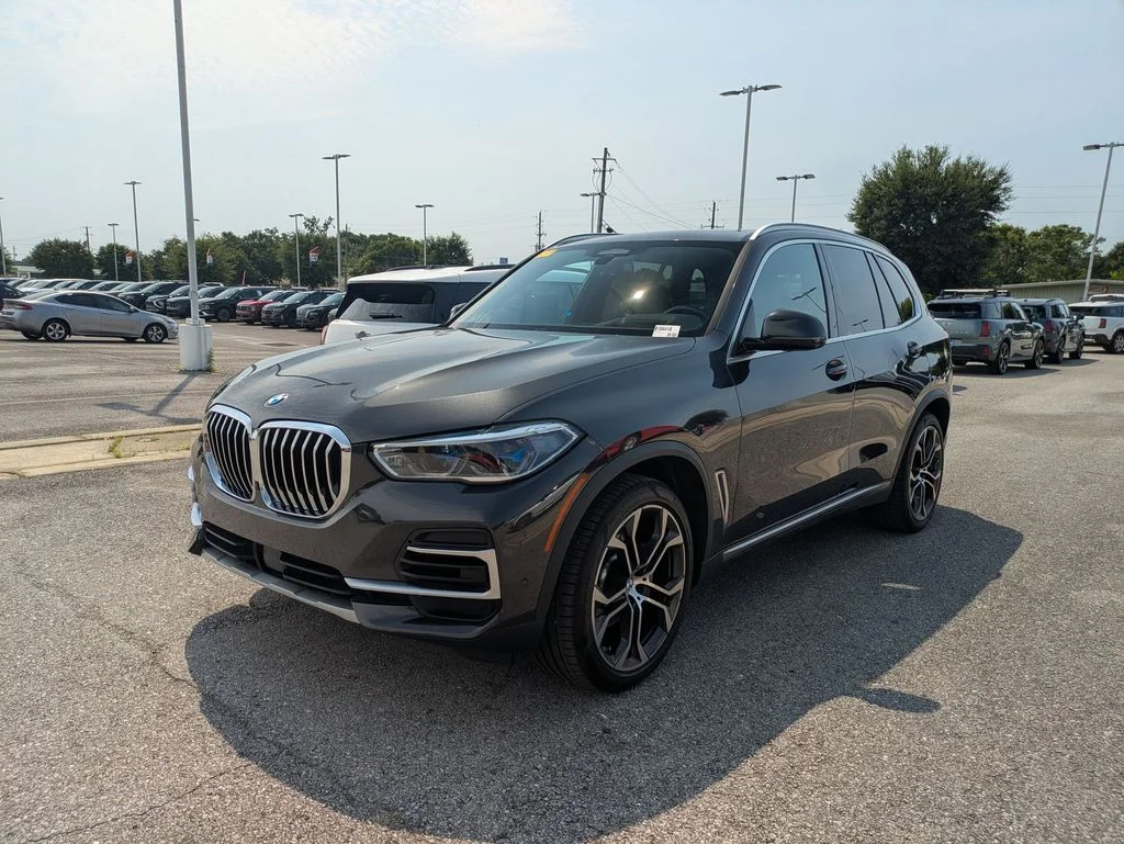 Used 2023 Gray BMW xDrive40i image 1