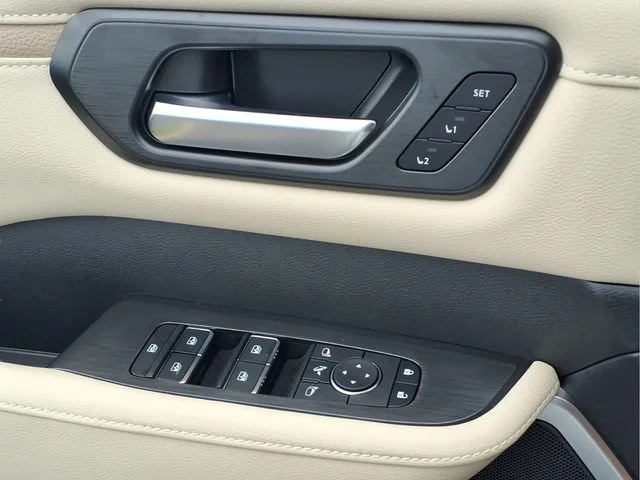 Used 2026  Nissan Platinum Reserve image 17
