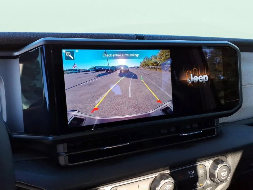 Used 2025 White Jeep Sport S image 28