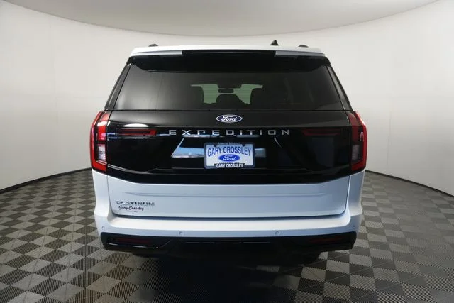 New 2027 Star White Metallic Tri-Coat Ford Platinum image 4
