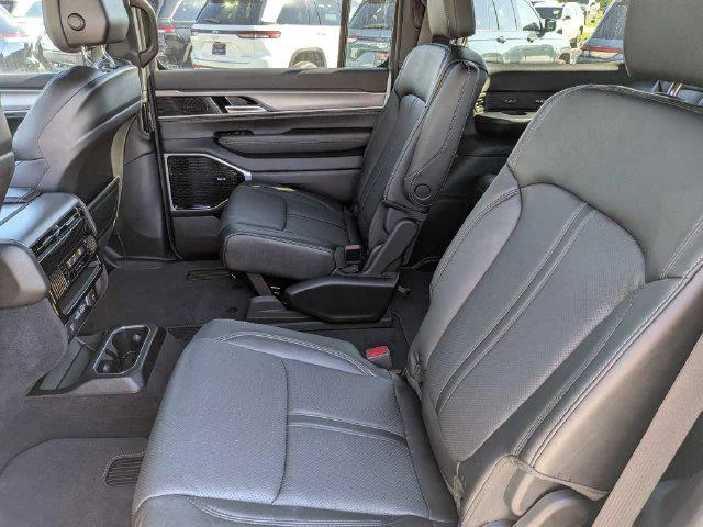 New 2026 Bright White Clear-Coat Exterior Paint Jeep Grand Wagoneer image 13