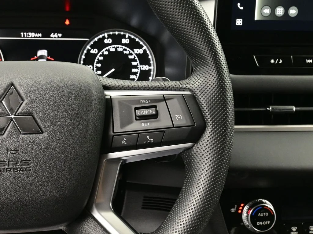 New 2026 White Diamond Mitsubishi ES image 13