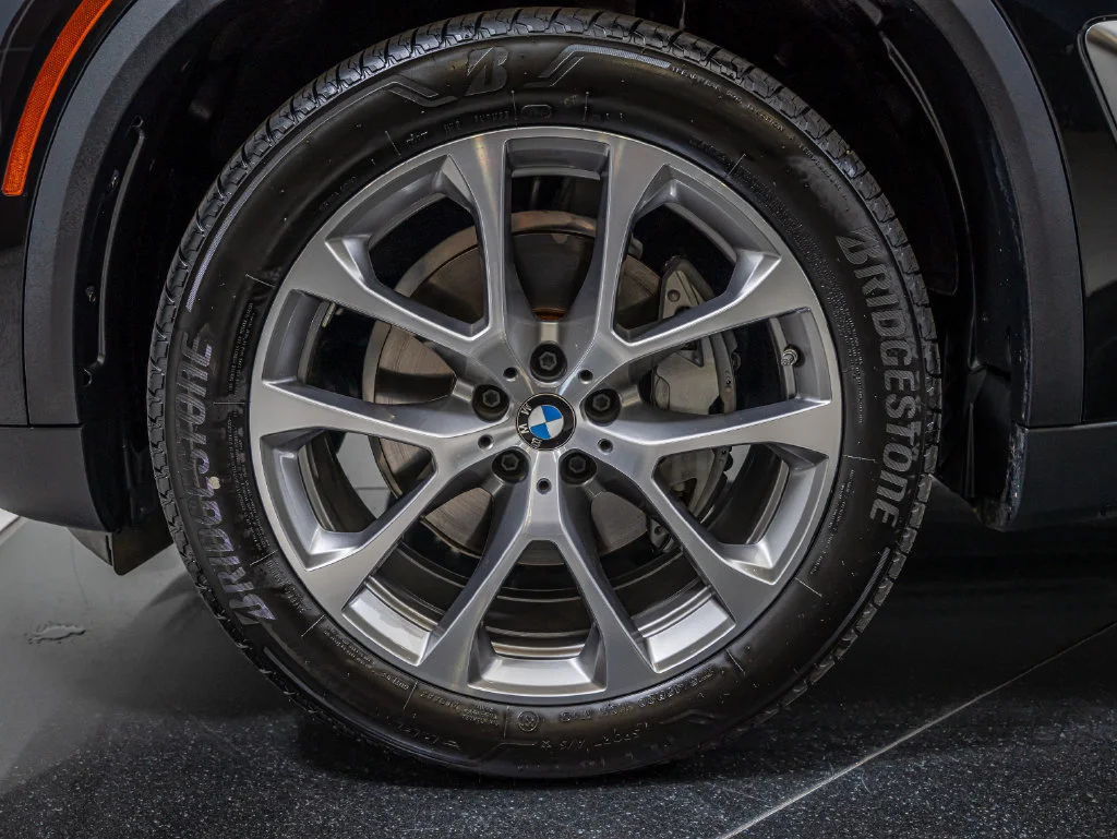Used 2024 Black Sapphire Metallic BMW xDrive40i image 13
