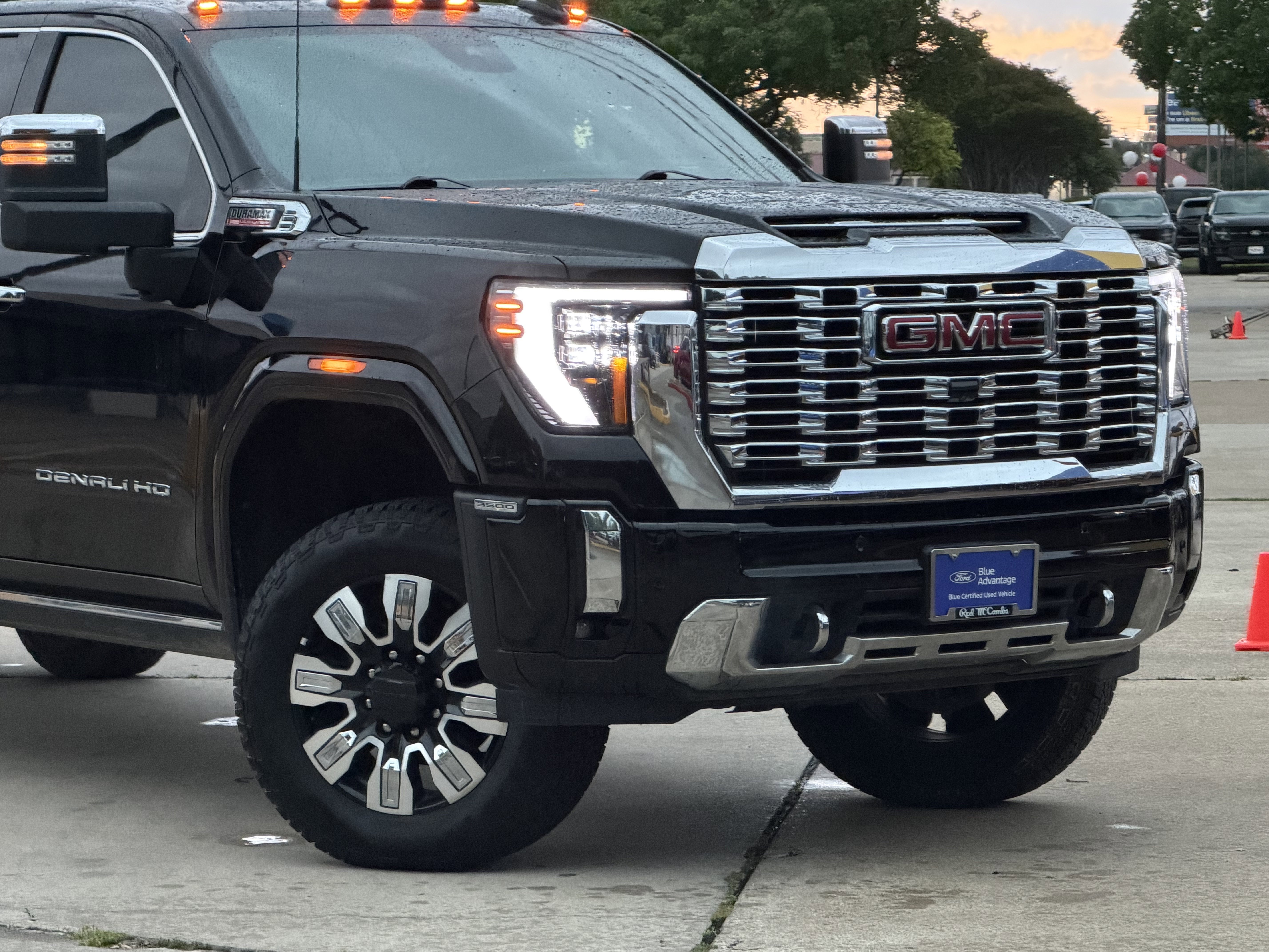 Used 2025 Onyx Black GMC Denali image 2