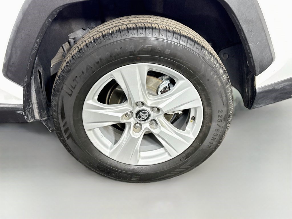 Used 2020 Super White Toyota XLE image 33