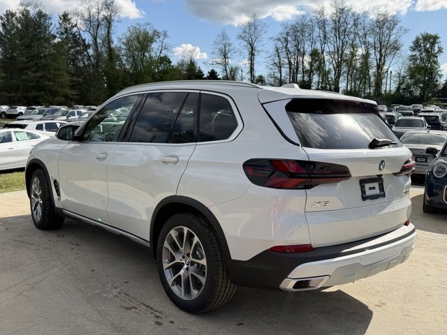 New 2026 Mineral White Metallic BMW xDrive40i image 6