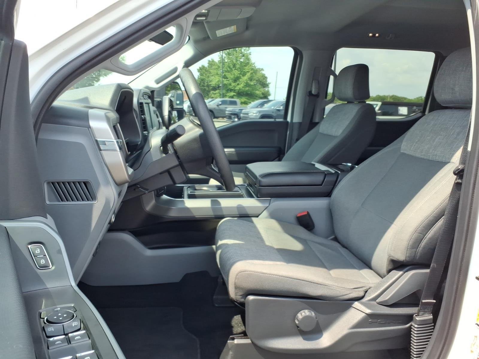 Used 2022 Oxford White Ford XLT image 17