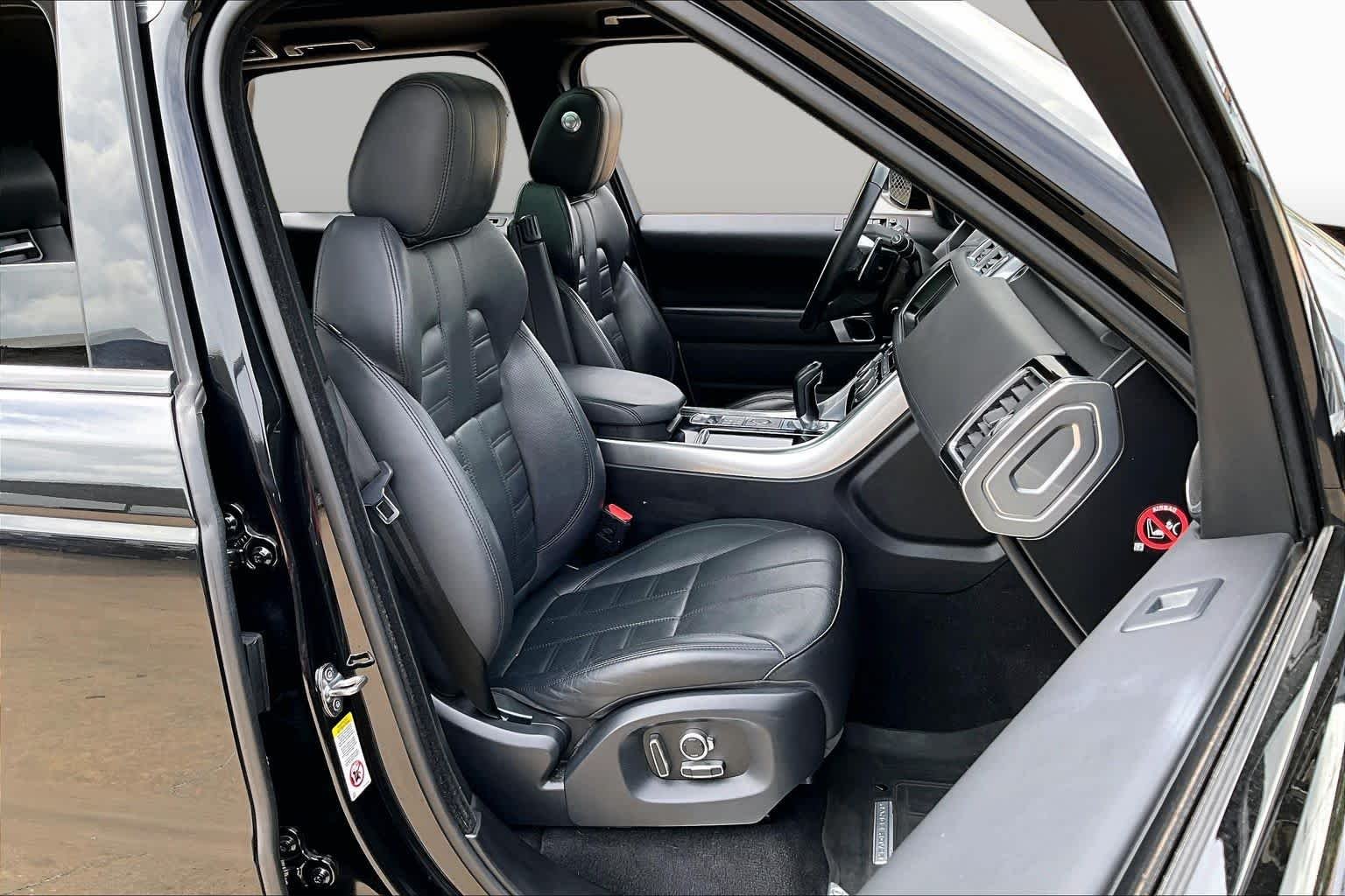 Used 2017 Santorini Black Land Rover HSE Dynamic image 9