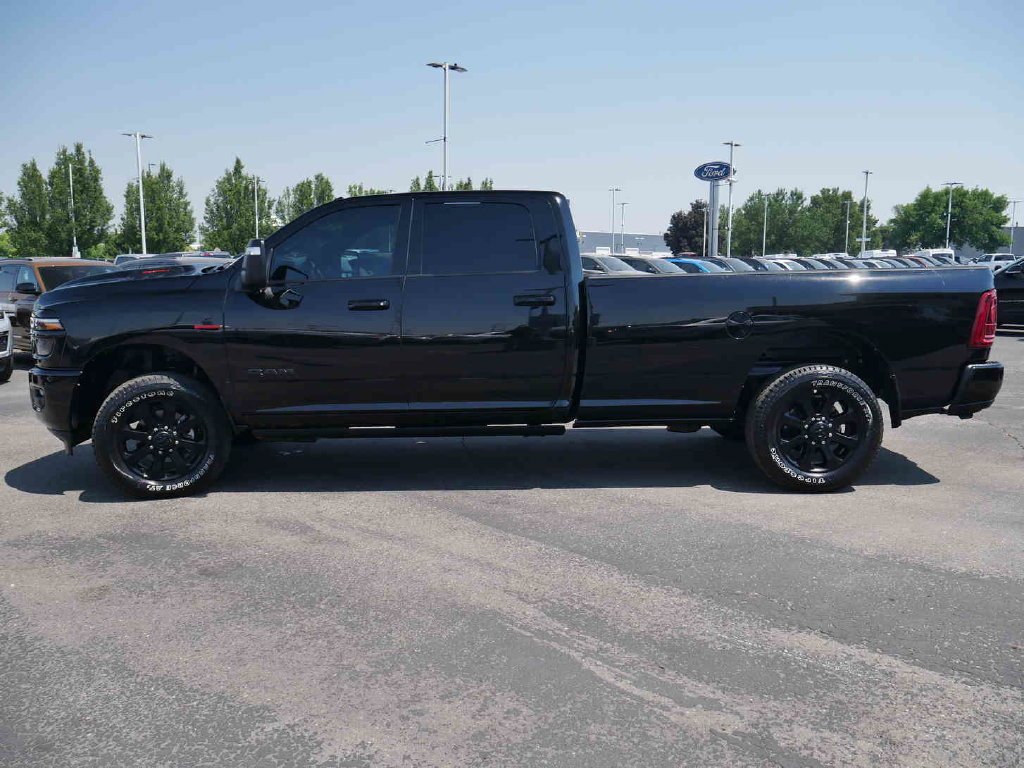 Used 2025 Black Ram Laramie image 27