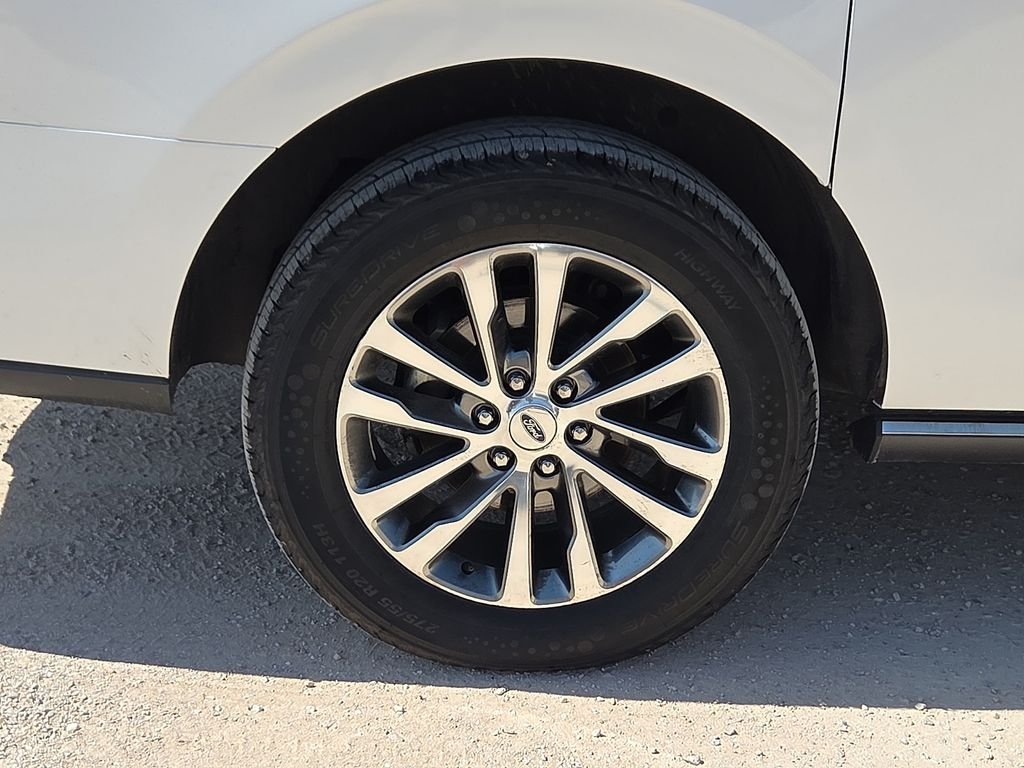 Used 2018 White Platinum Tri-Coat Metallic Ford Limited image 13