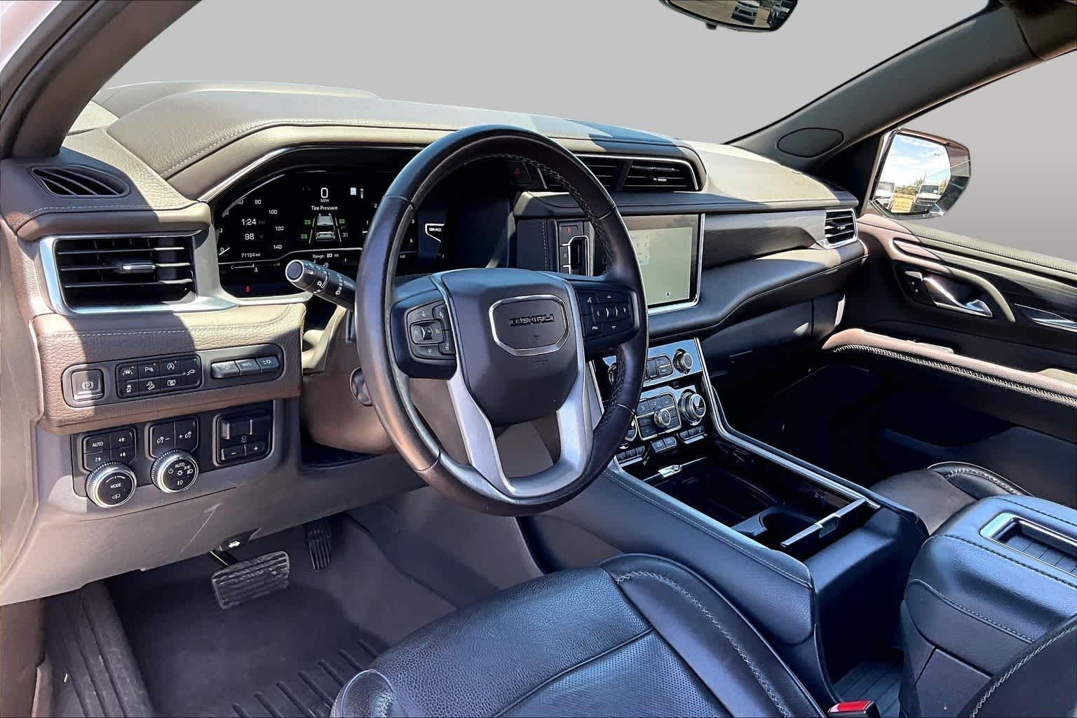 Used 2022 White Frost Tricoat GMC Denali image 15