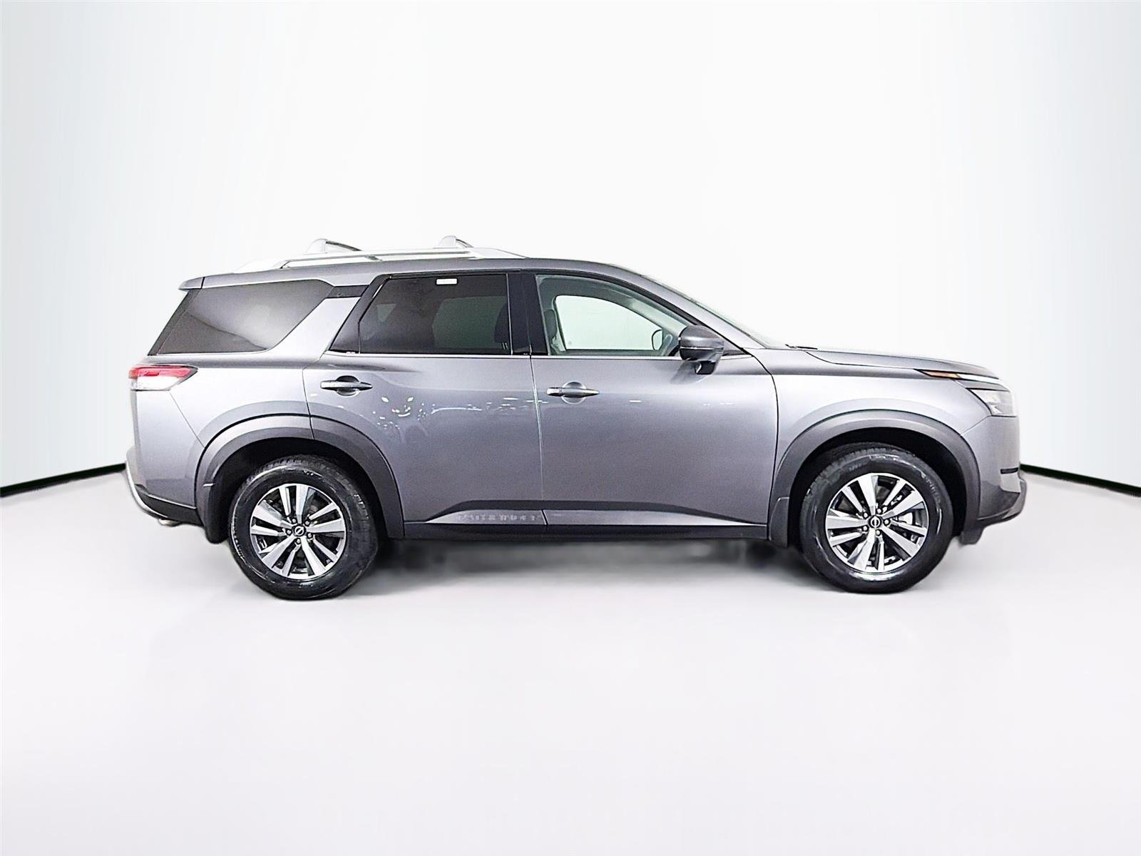 Used 2025  Nissan SL image 8