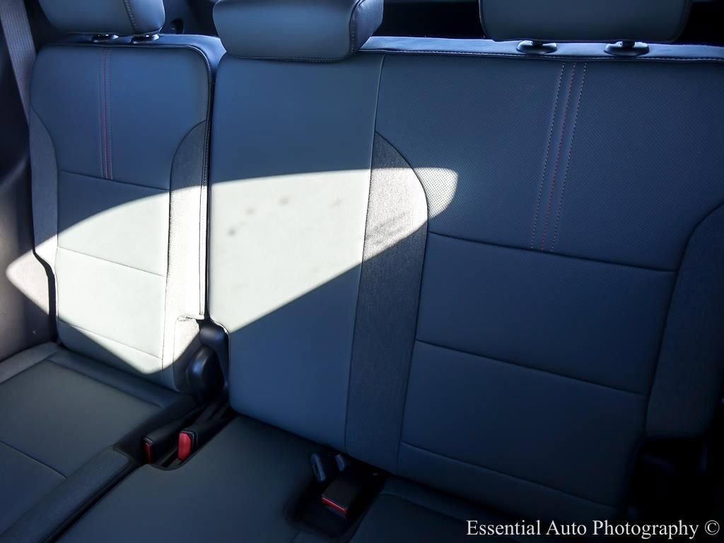 2024 GMC ACADIA - Image 13