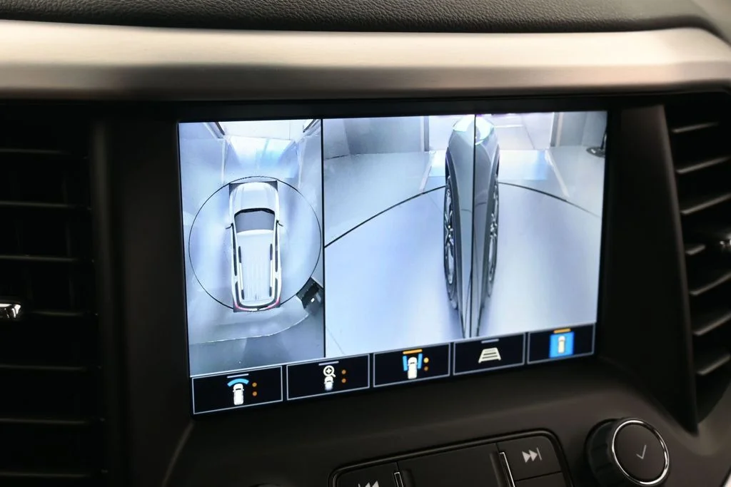 Used 2023 Sterling Metallic GMC SLT image 26