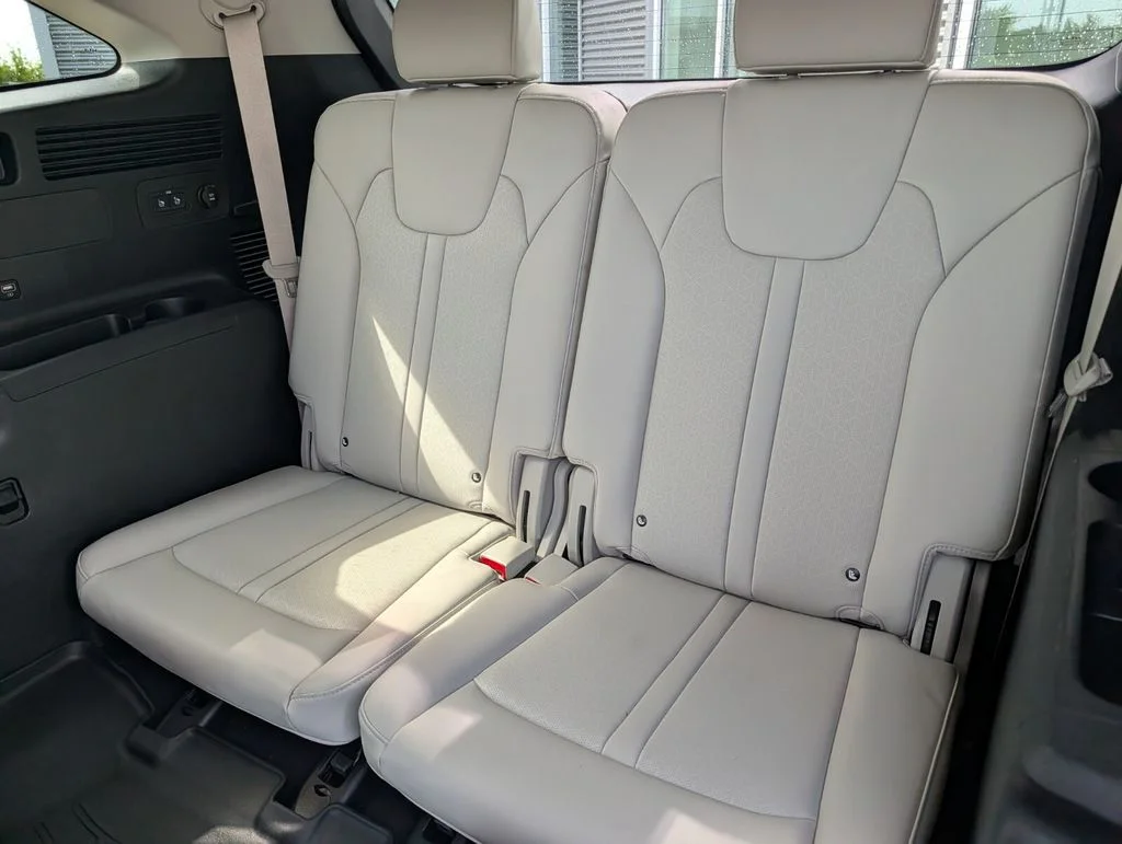 Used 2023 White Kia EX image 12
