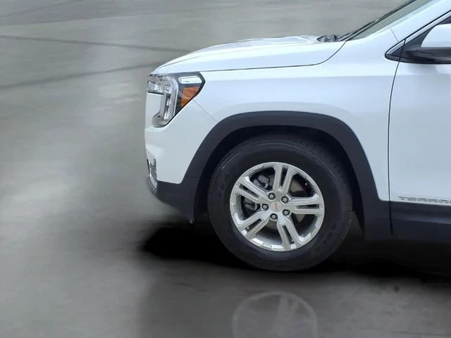 Used 2024 Summit White GMC SLE image 20