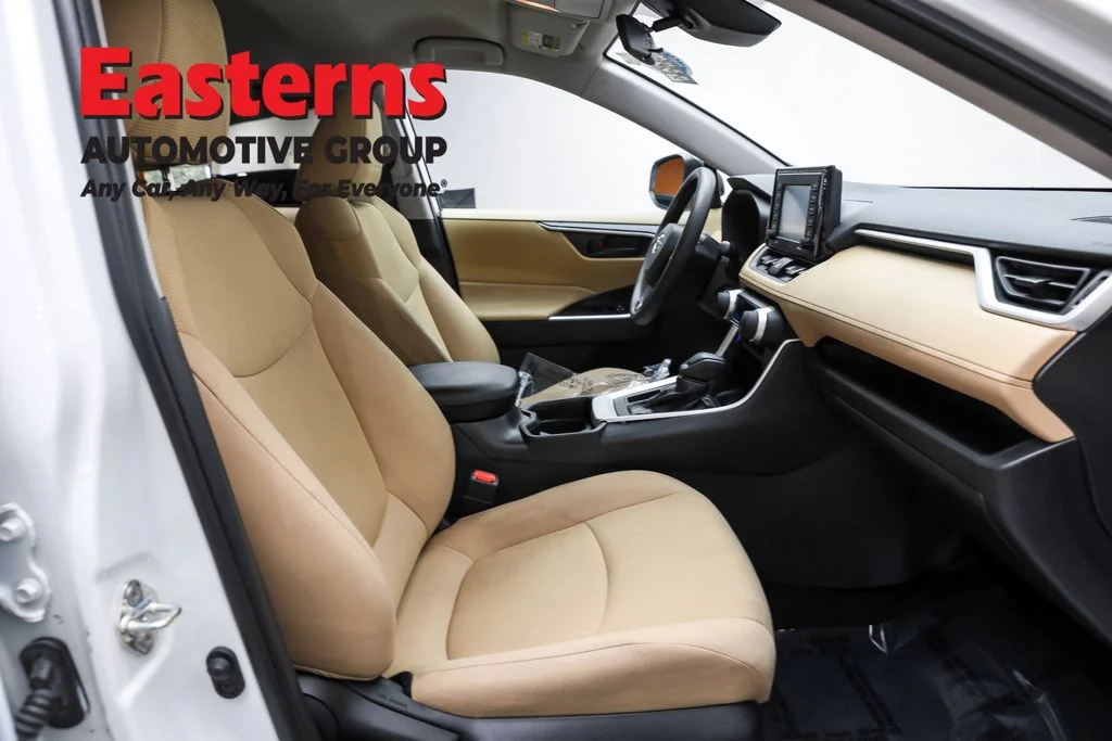 Used 2021 White Toyota LE image 22